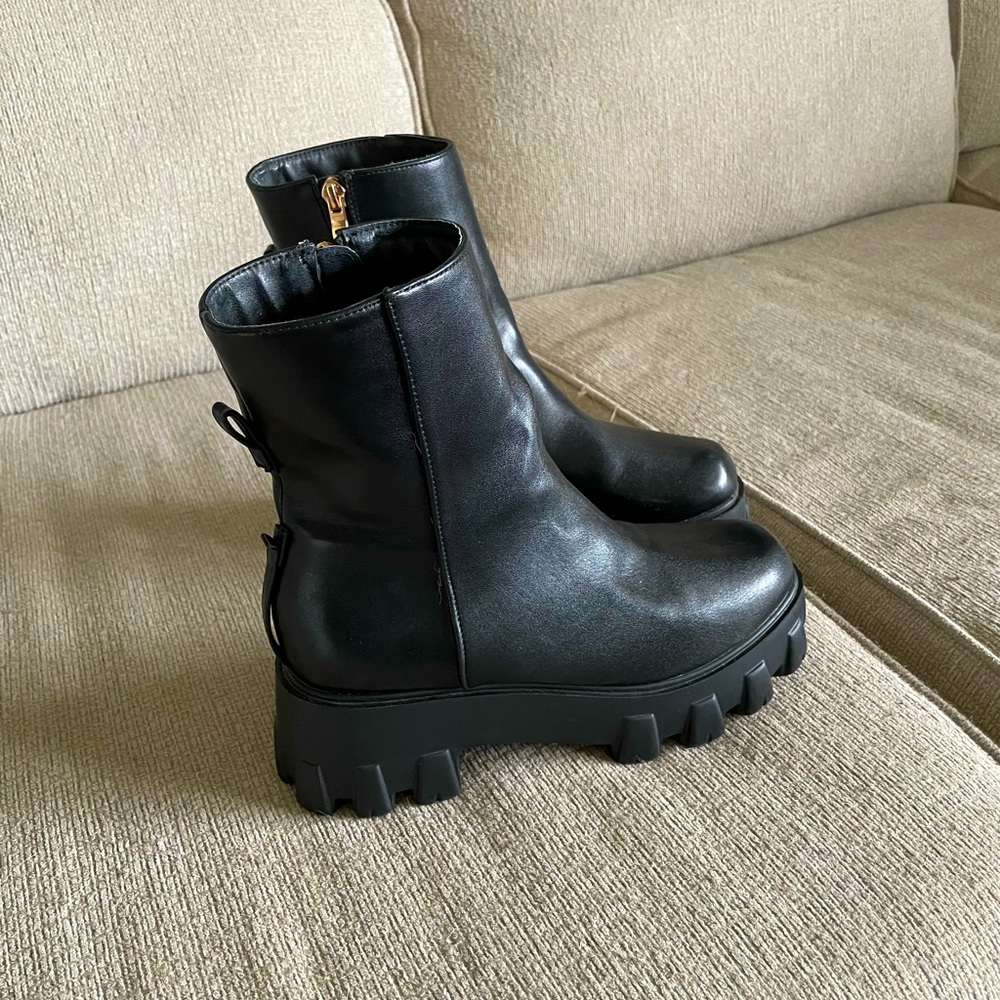 Chelsea boots sz 6